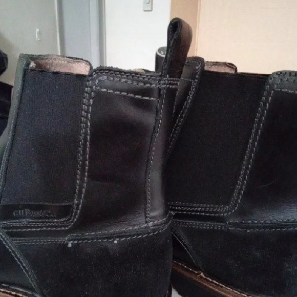 G.H. Bass & Co. Black and Brown Chelsea Boots - Picture 6 of 10